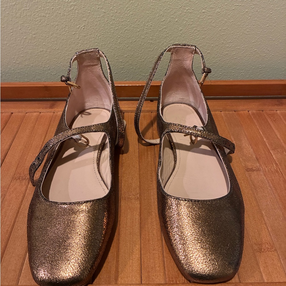 Elegant Gold Women's Mary Jane Shoes